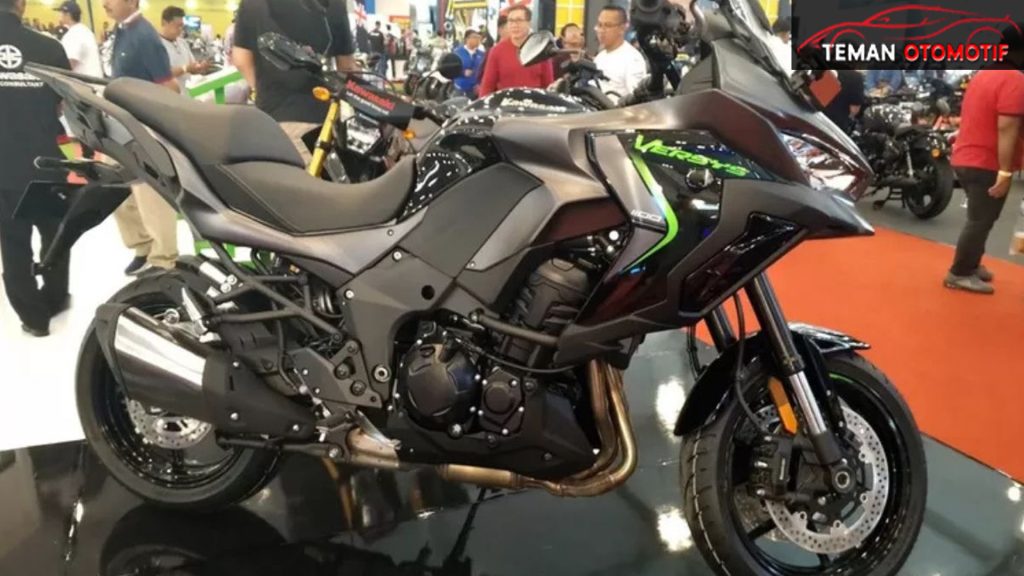 Berapa harga Kawasaki Versys 1100 dibandingkan Innova Zenix?