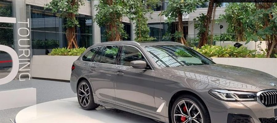 Teknologi Canggih di Balik Kemudi: BMW 530i M Touring!